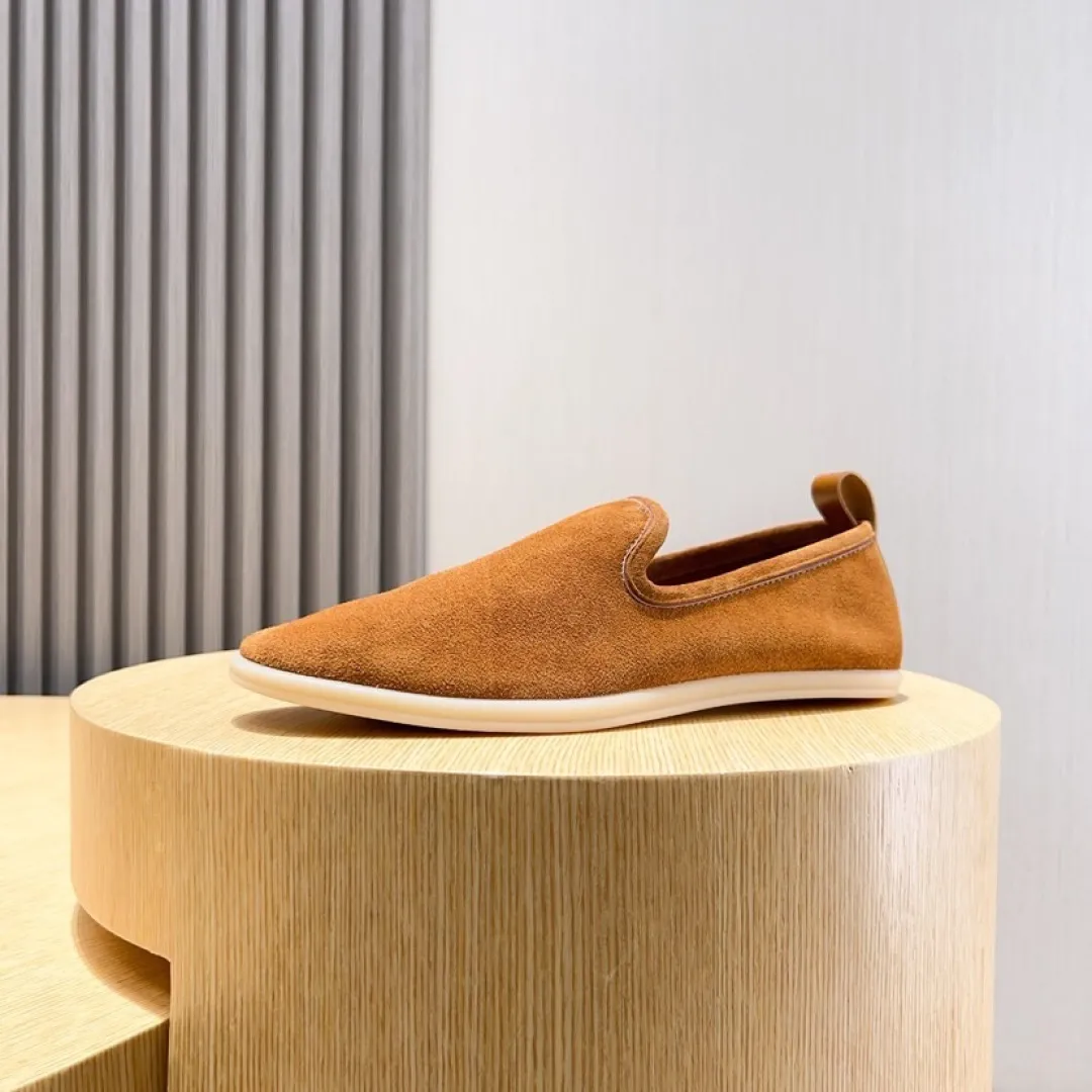 Men's shoes 400💰[loro piana] 2025 new moccasins, popular casual sneakers for street men. The shoes are made of first-layer suede leather uppers with rubber soles, a classic. The complex craftsmanship and meticulous structure make the shoes light and soft, allowing you to walk comfortably and freely. Perfect for summer wear. Yardage: 38-45.